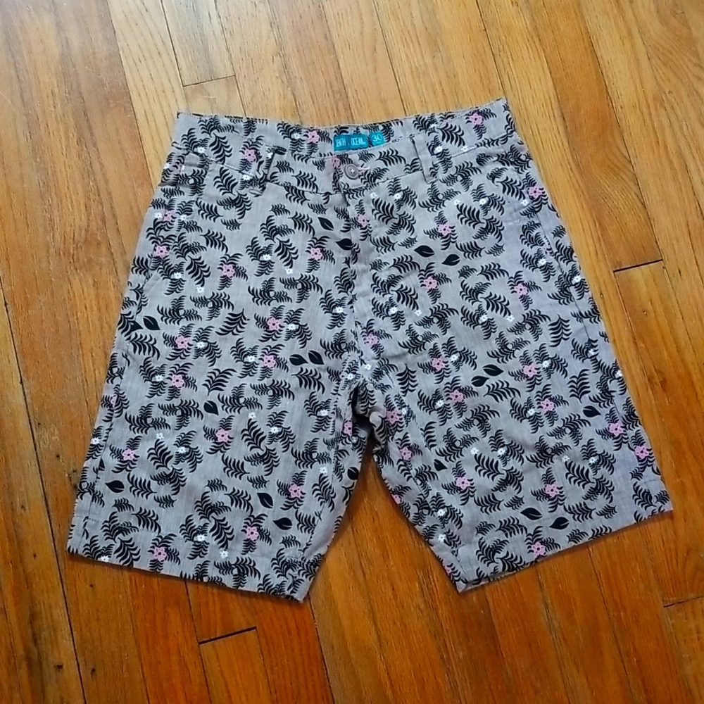 NWOT Men's shorts - size 30